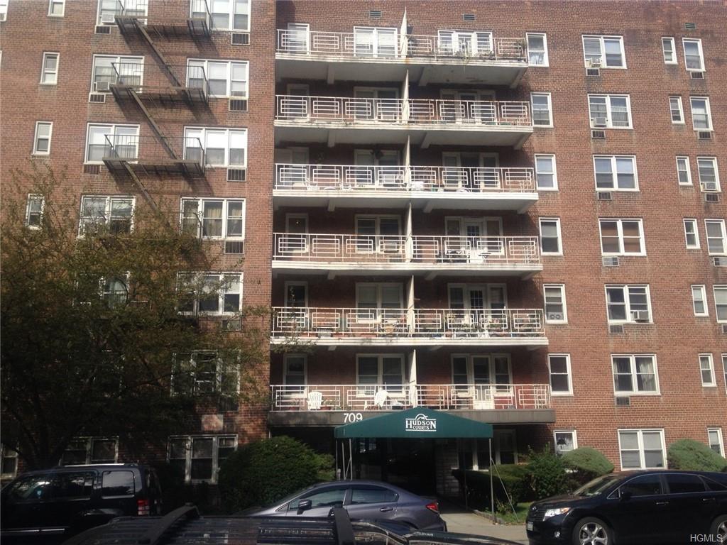709 Warburton Avenue - Photo 1