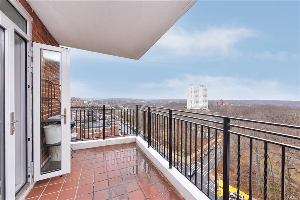 5355 Henry Hudson Parkway - Photo 1