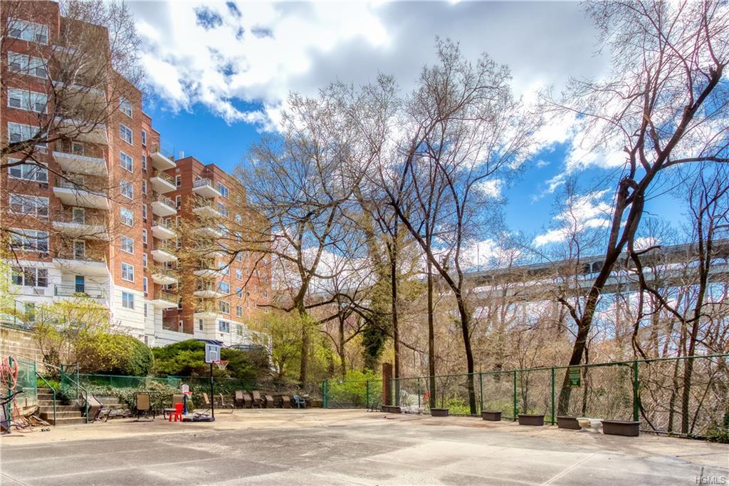 2465 Palisades Avenue - Photo 1