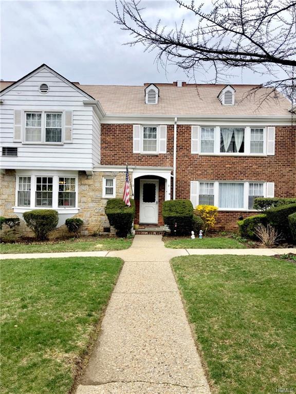 9 Lawrence Park Crescent - Photo 1