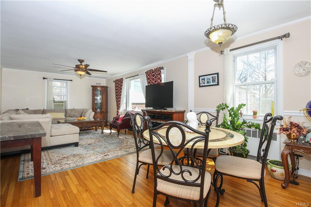 11 Lawrence Park Crescent - Photo 1