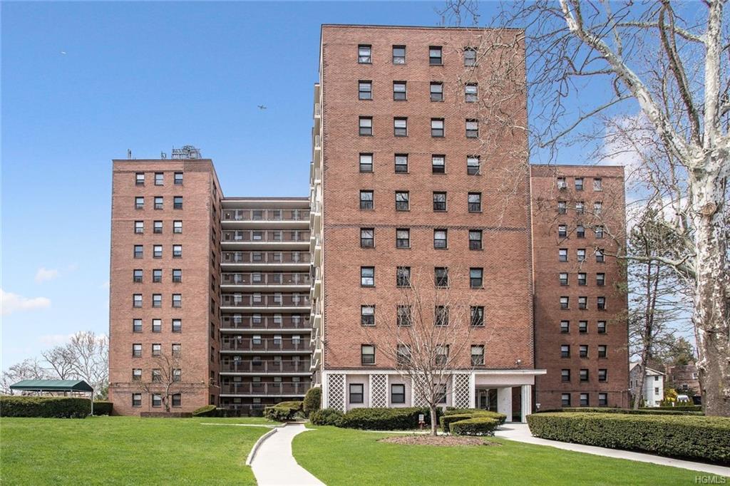 4901 Henry Hudson Parkway - Photo 1