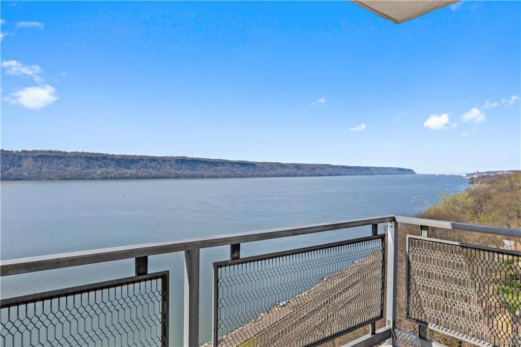 2621 Palisade Avenue - Photo 1
