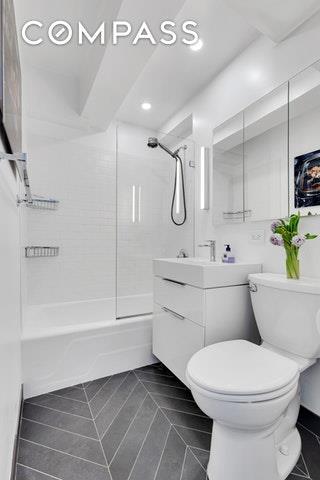 33 Greenwich Avenue - Photo 1