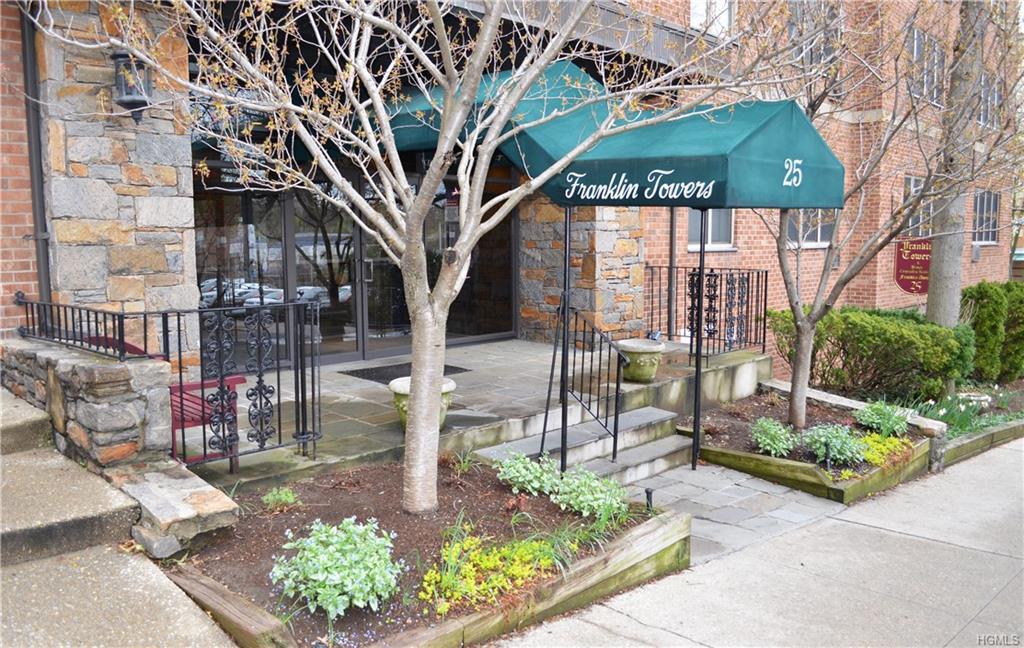 25 Franklin Avenue - Photo 1