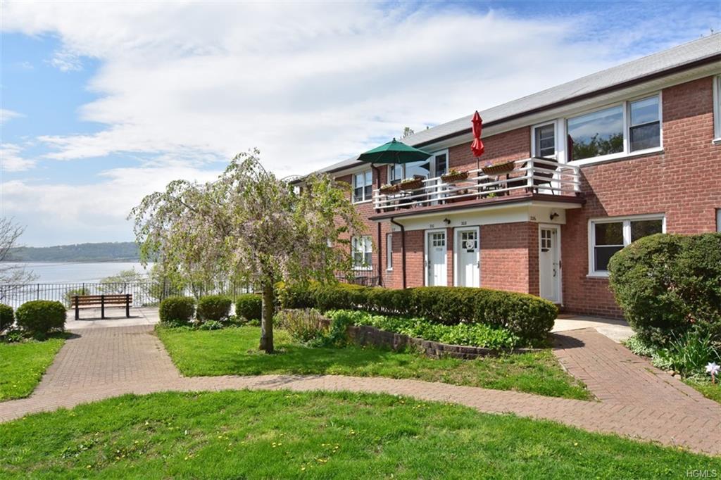 206 Buckhout Street - Photo 1