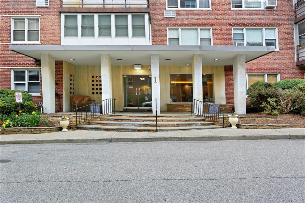 1 Washington Square - Photo 1
