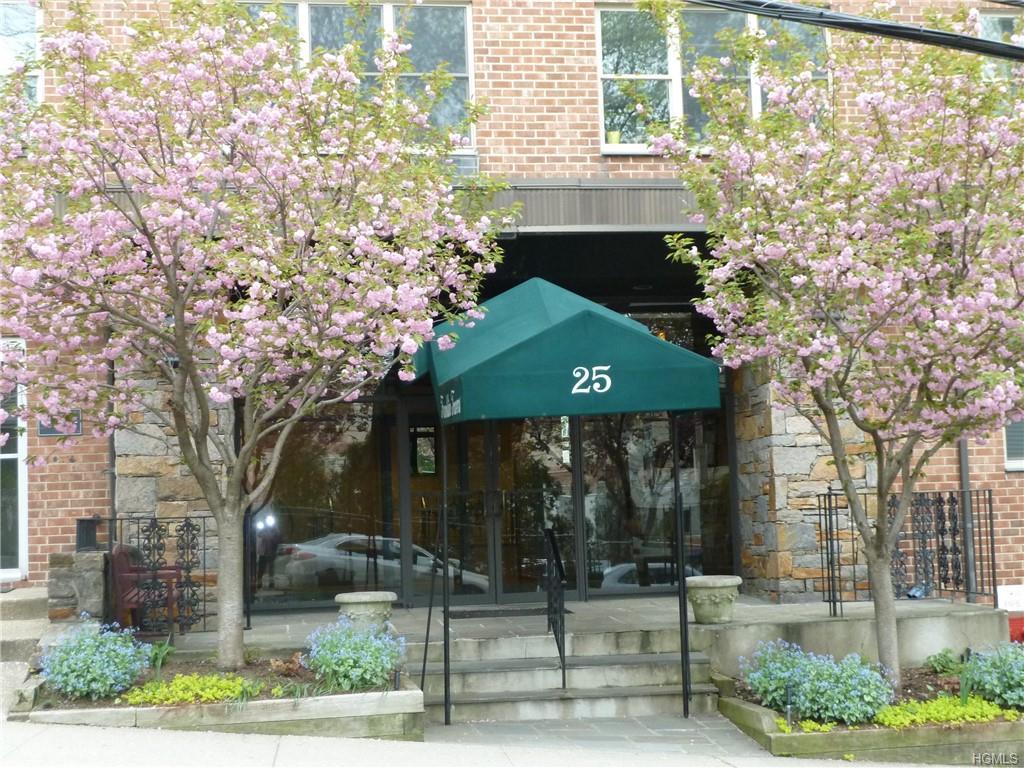 25 Franklin Avenue - Photo 1