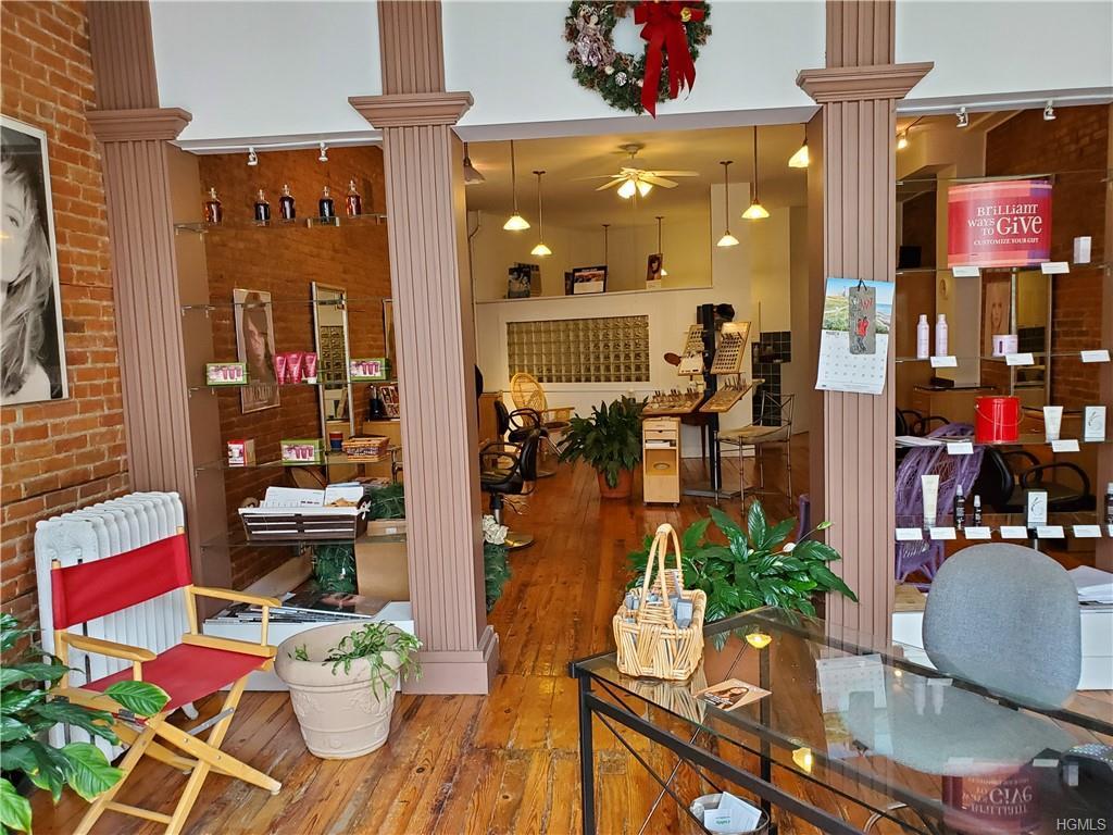 10 Main Street - Photo 1