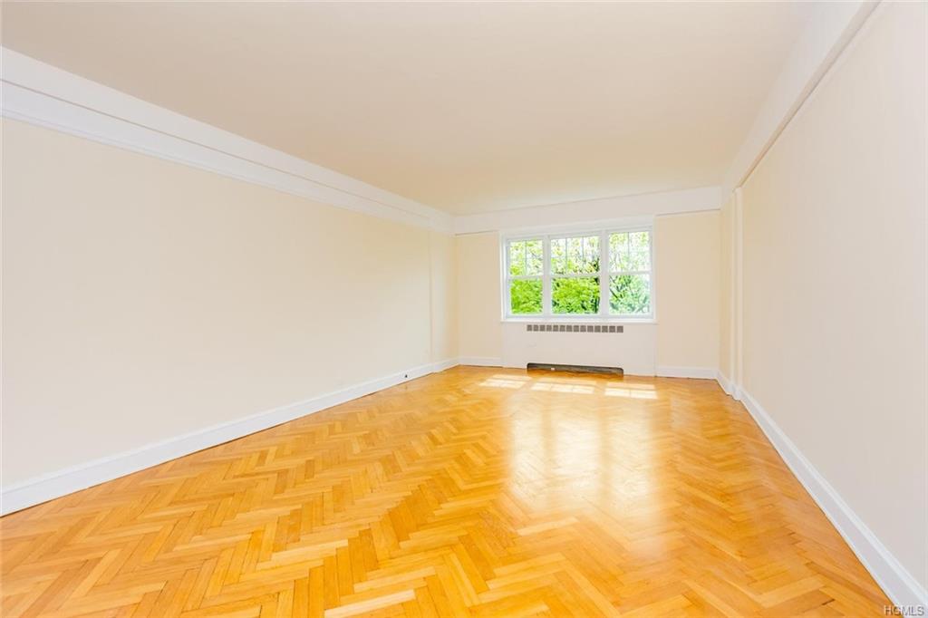160 Cabrini Boulevard - Photo 1