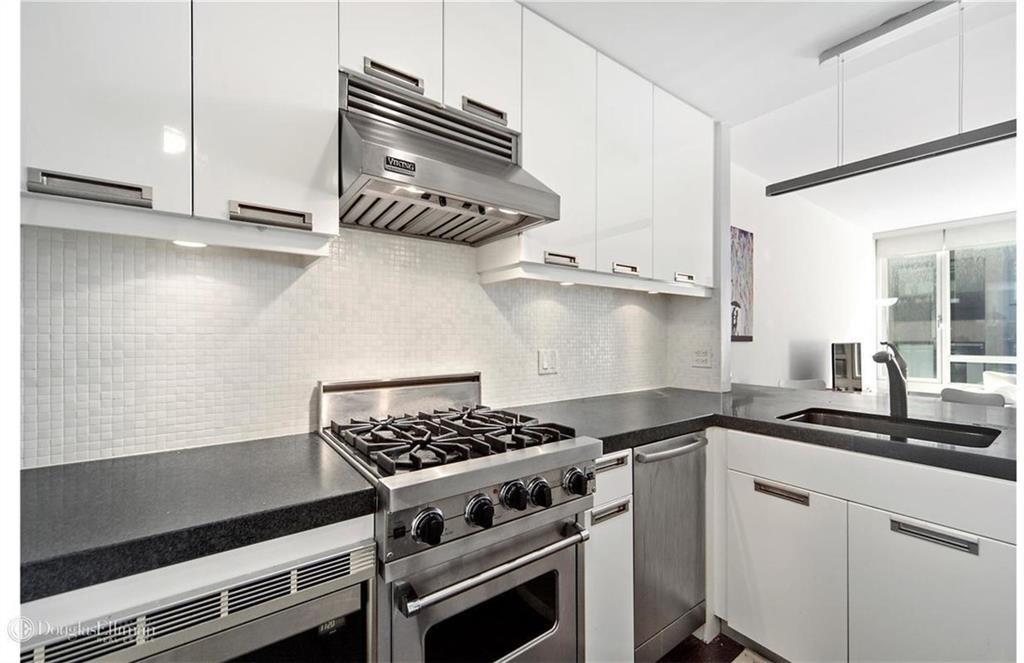 261 28th Street - Photo 1