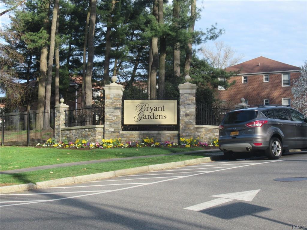 4 Bryant Crescent - Photo 1