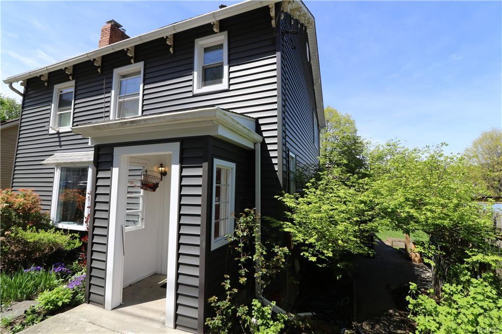 25 Howland Avenue - Photo 1