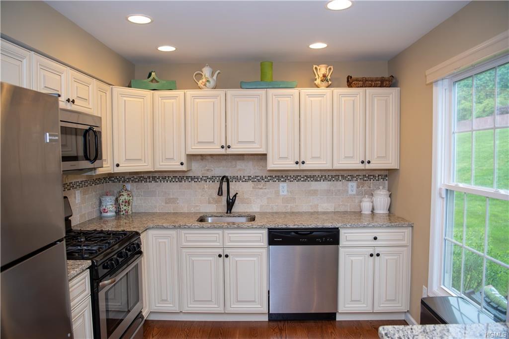 46 Helen Court - Photo 1