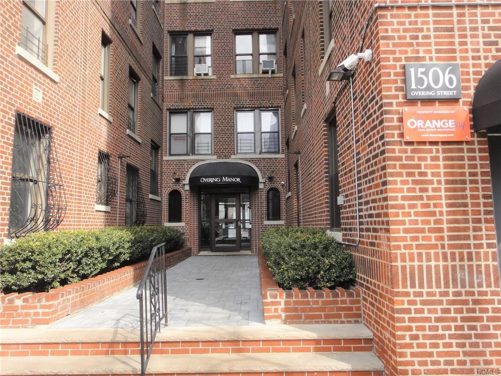 1506 Overing - Photo 1