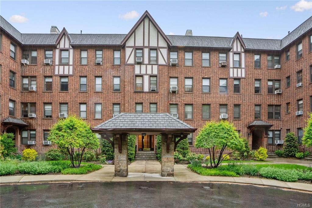 242 Bronxville Road - Photo 1
