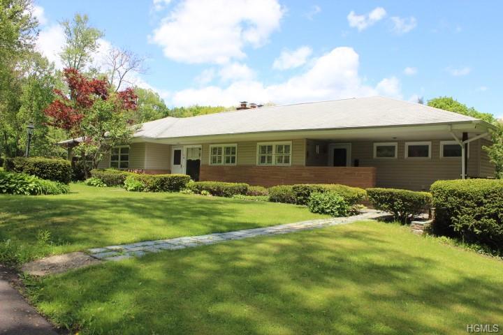 24 Tuthill Avenue - Photo 1