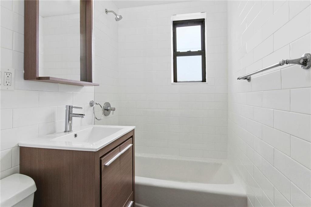 69 Bennett Avenue - Photo 1