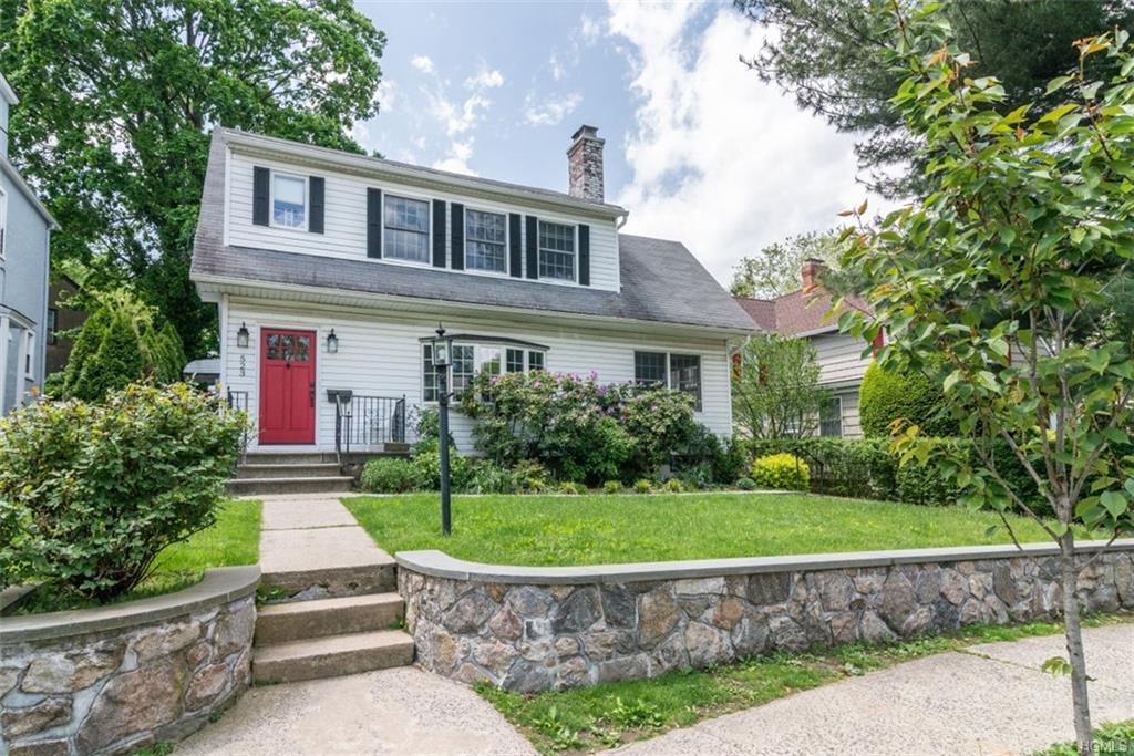 523 Pelhamdale Avenue - Photo 1