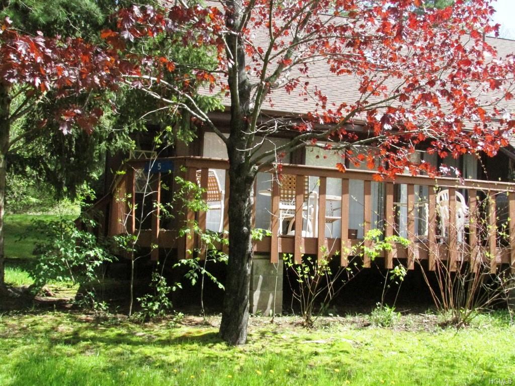 5 Lakeside Drive - Photo 1