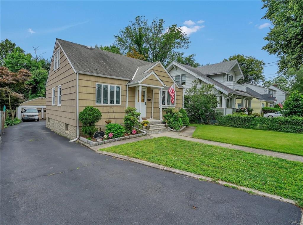 81 Hastings Avenue - Photo 1