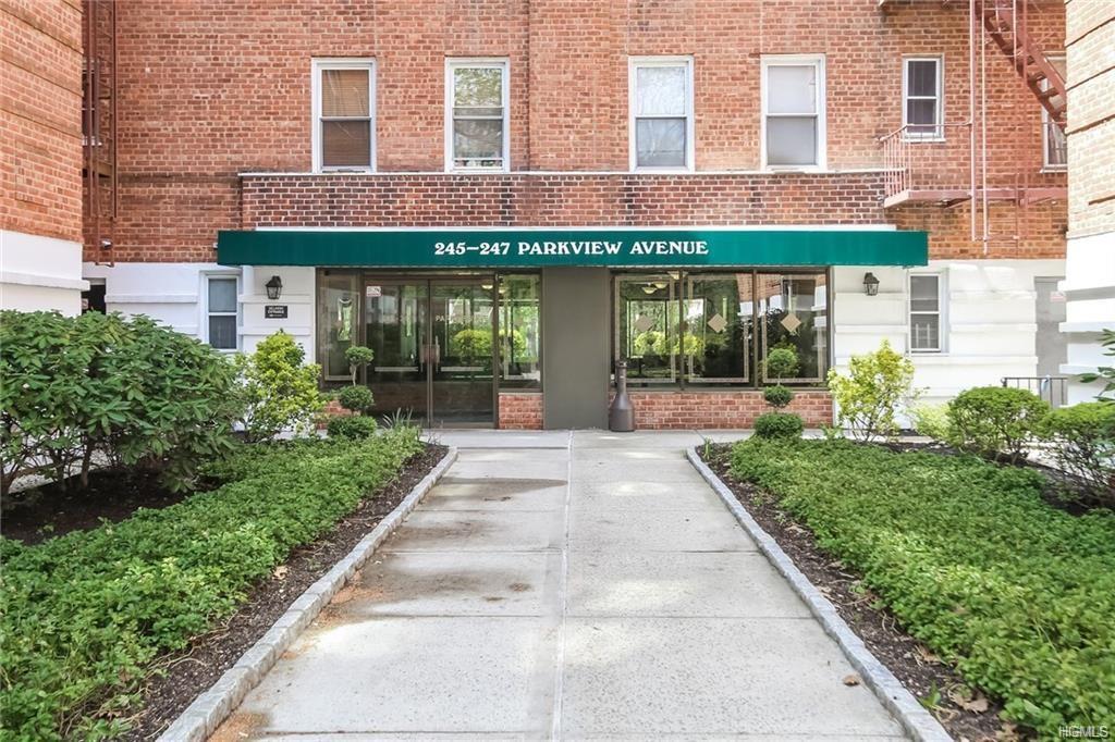 247 Parkview Avenue - Photo 1