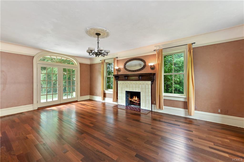 8 Van Wyck Street - Photo 1