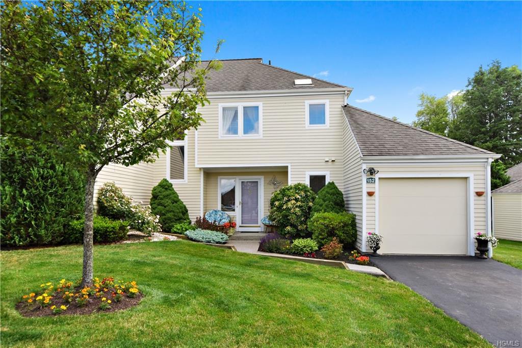 152 Fairways Crescent - Photo 1
