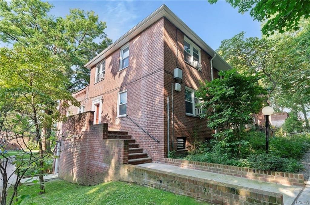 4601 Henry Hudson Parkway - Photo 1