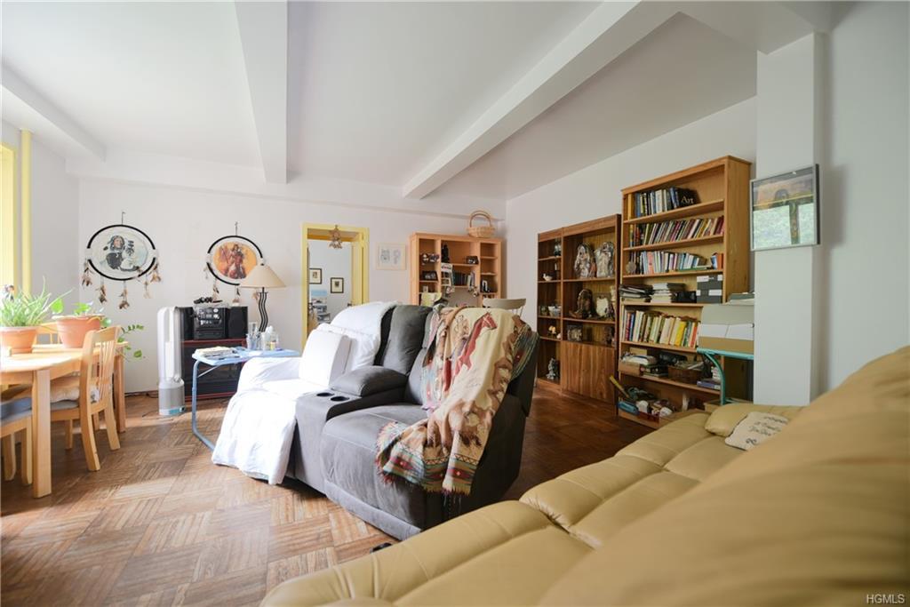 18 Metropolitan Oval - Photo 1