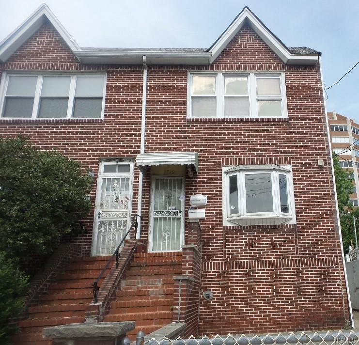 1710 Tenbroeck Avenue - Photo 1