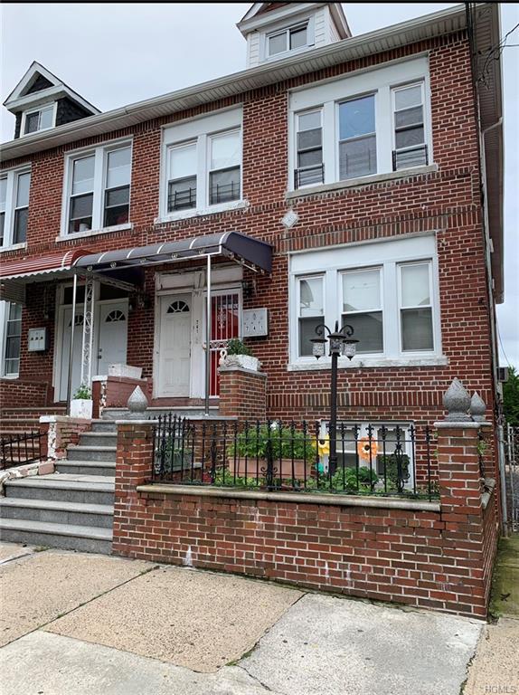 741 Noble Avenue - Photo 1