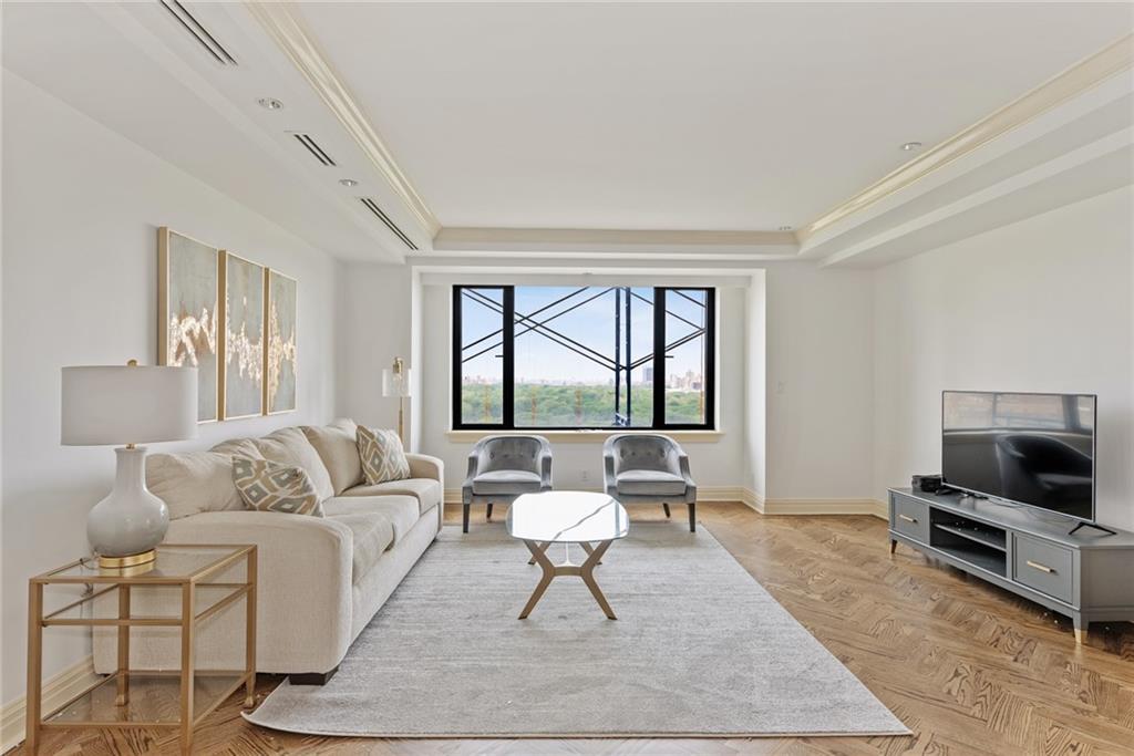 160 Central Park - Photo 1