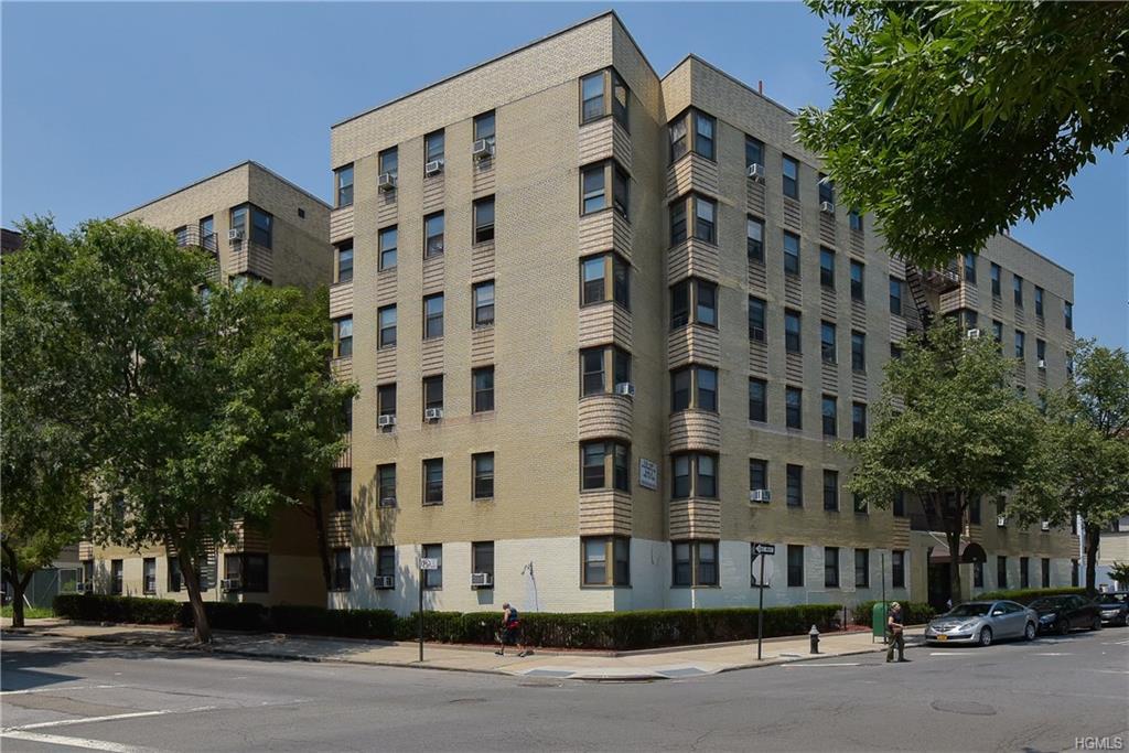 340 Mosholu Parkway - Photo 1