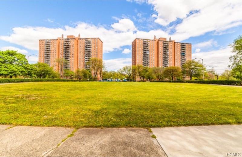 880 Boynton Avenue - Photo 1