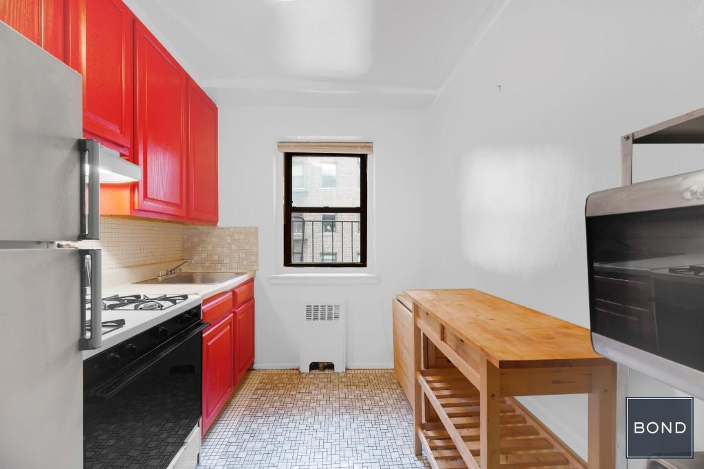 25-14 31st Avenue - Photo 1
