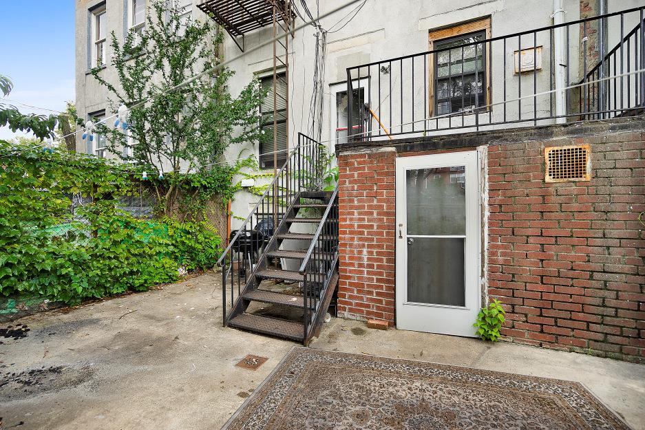 216 Parkville Avenue - Photo 1