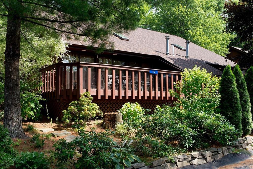 42 Lakeview Terrace - Photo 1