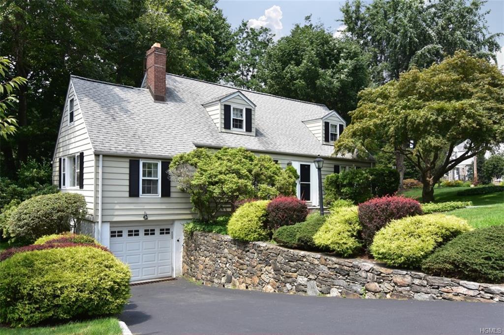 102 Crest Drive - Photo 1