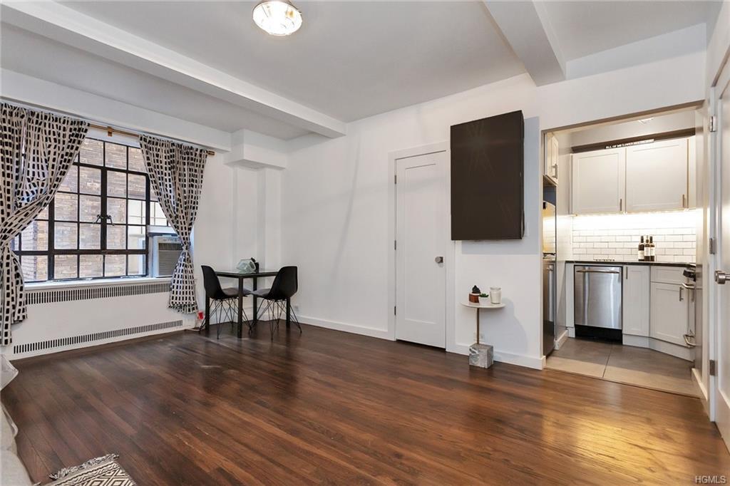 10 Park Avenue - Photo 1