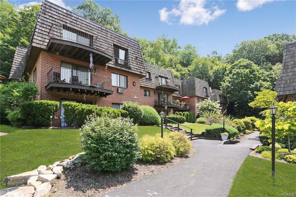 4 Briarcliff Drive - Photo 1