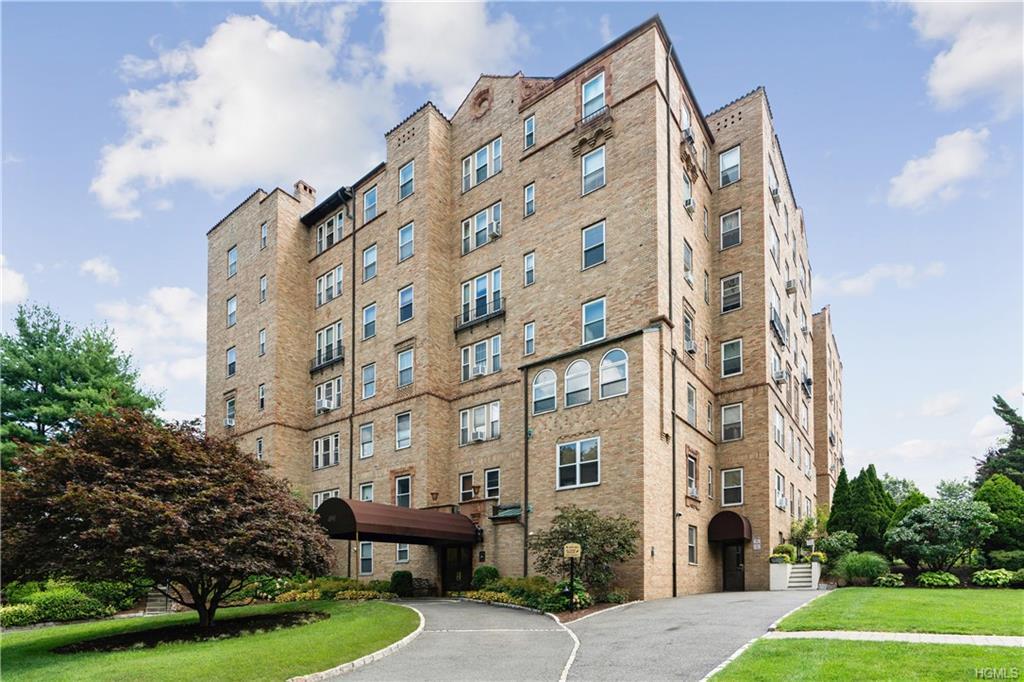 490 Bleeker Avenue - Photo 1
