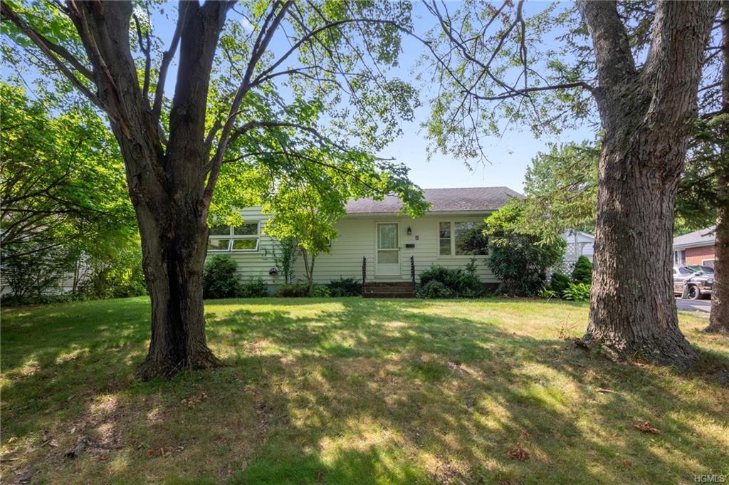 5 Roberto Avenue - Photo 1