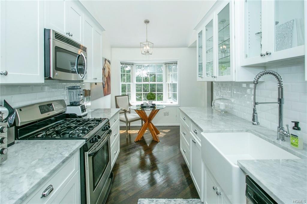 12 Washington Circle - Photo 1