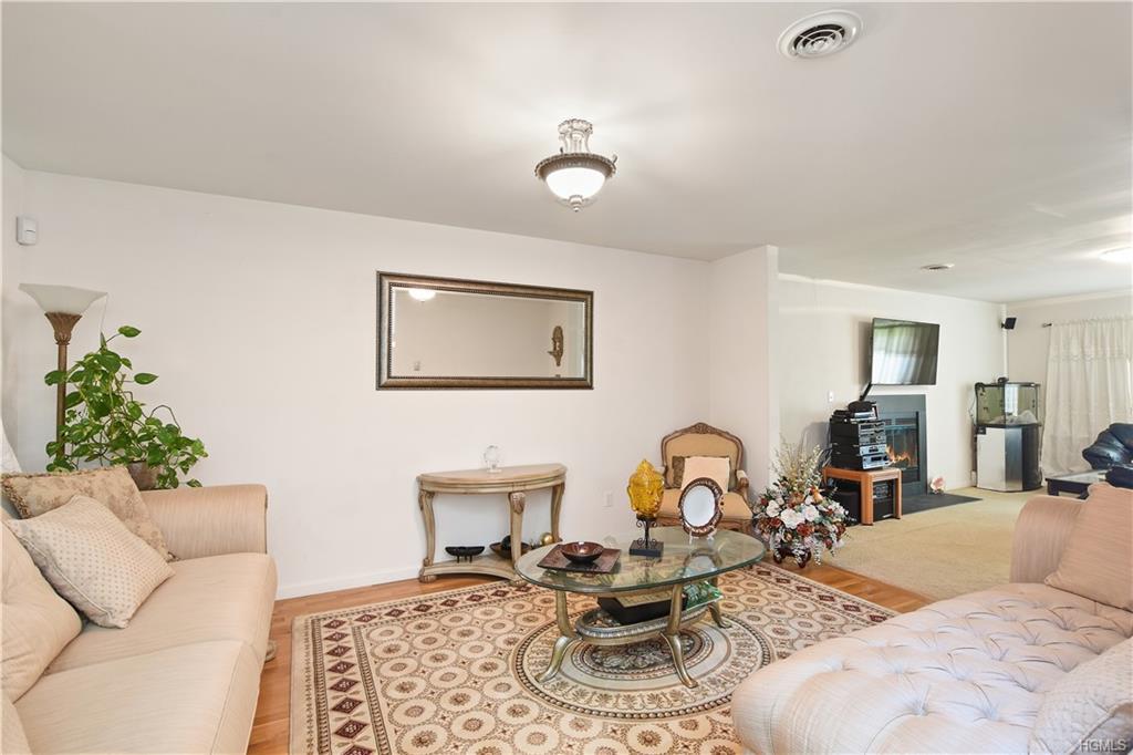 7 Wayne Court - Photo 1