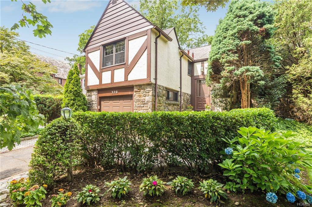 320 Hayward Avenue - Photo 1