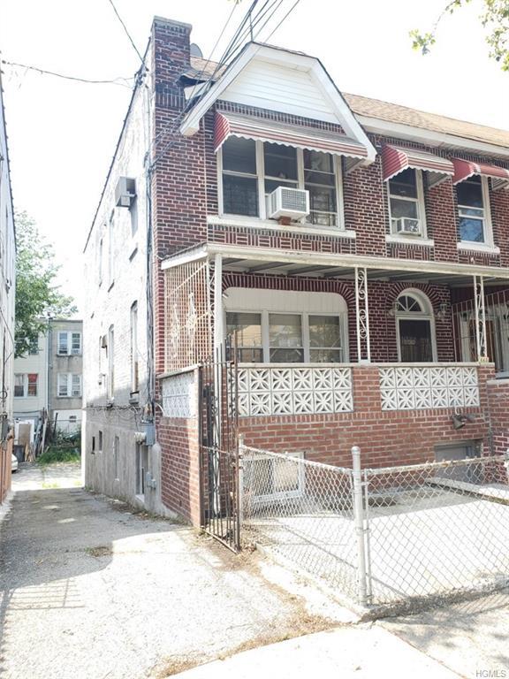 645 Saint Lawrence Avenue - Photo 1