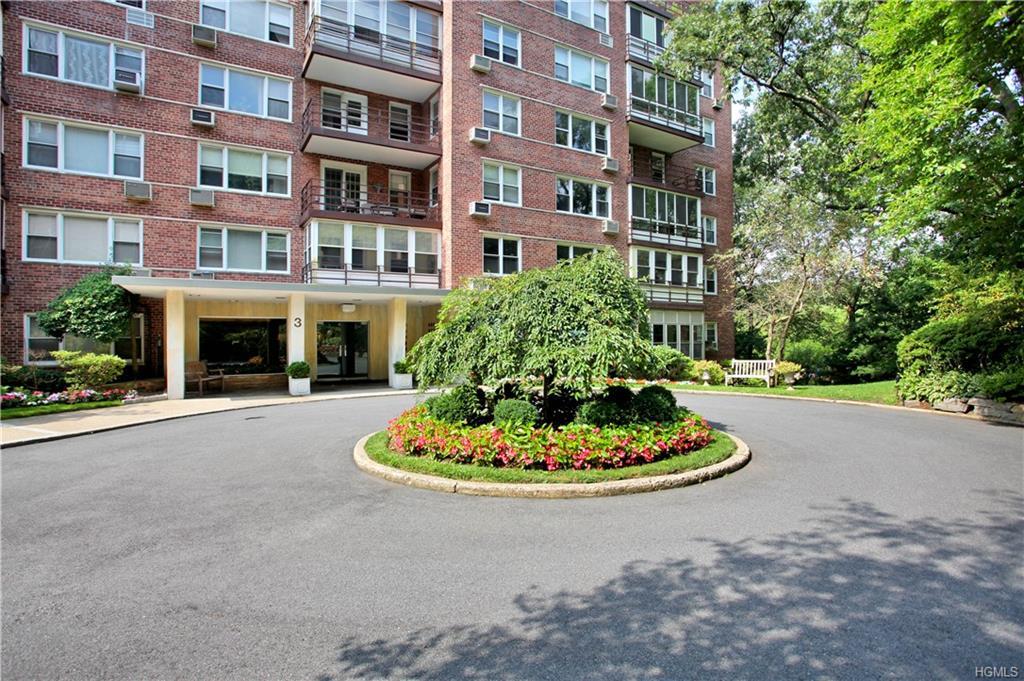 3 Washington Square - Photo 1