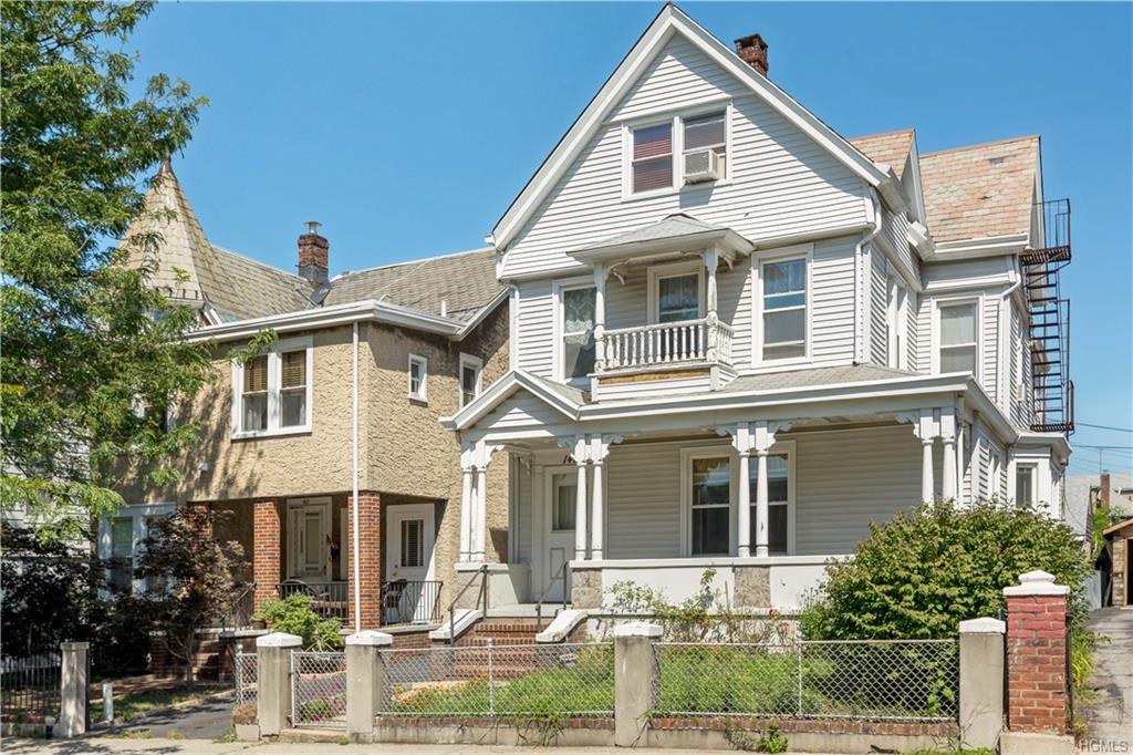 145 Beekman Avenue - Photo 1
