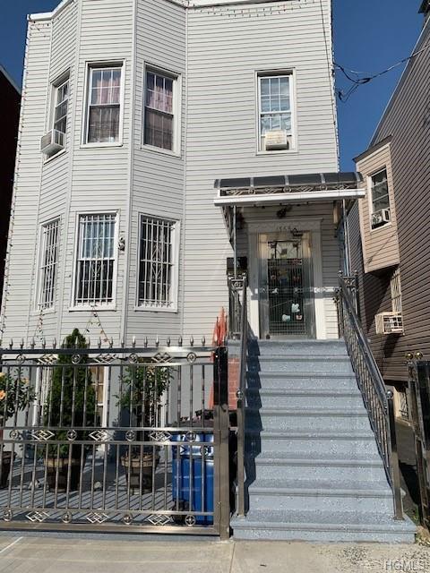 1366 Leland Avenue - Photo 1
